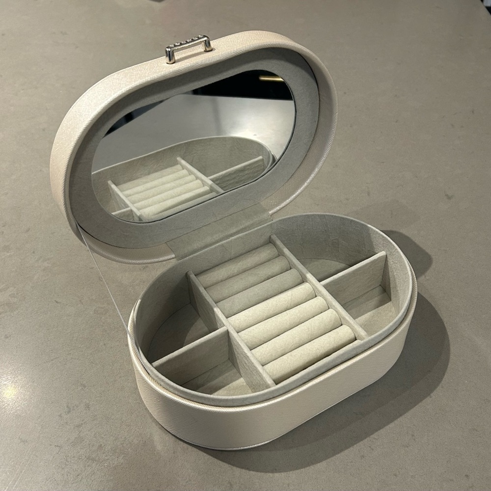 Elegant Cream Jewelry Box with Mirror